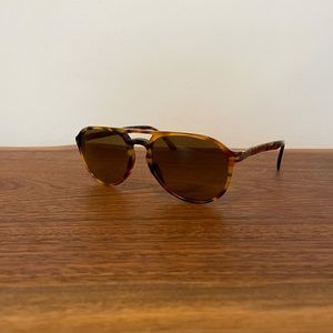 Person Havana Aviators